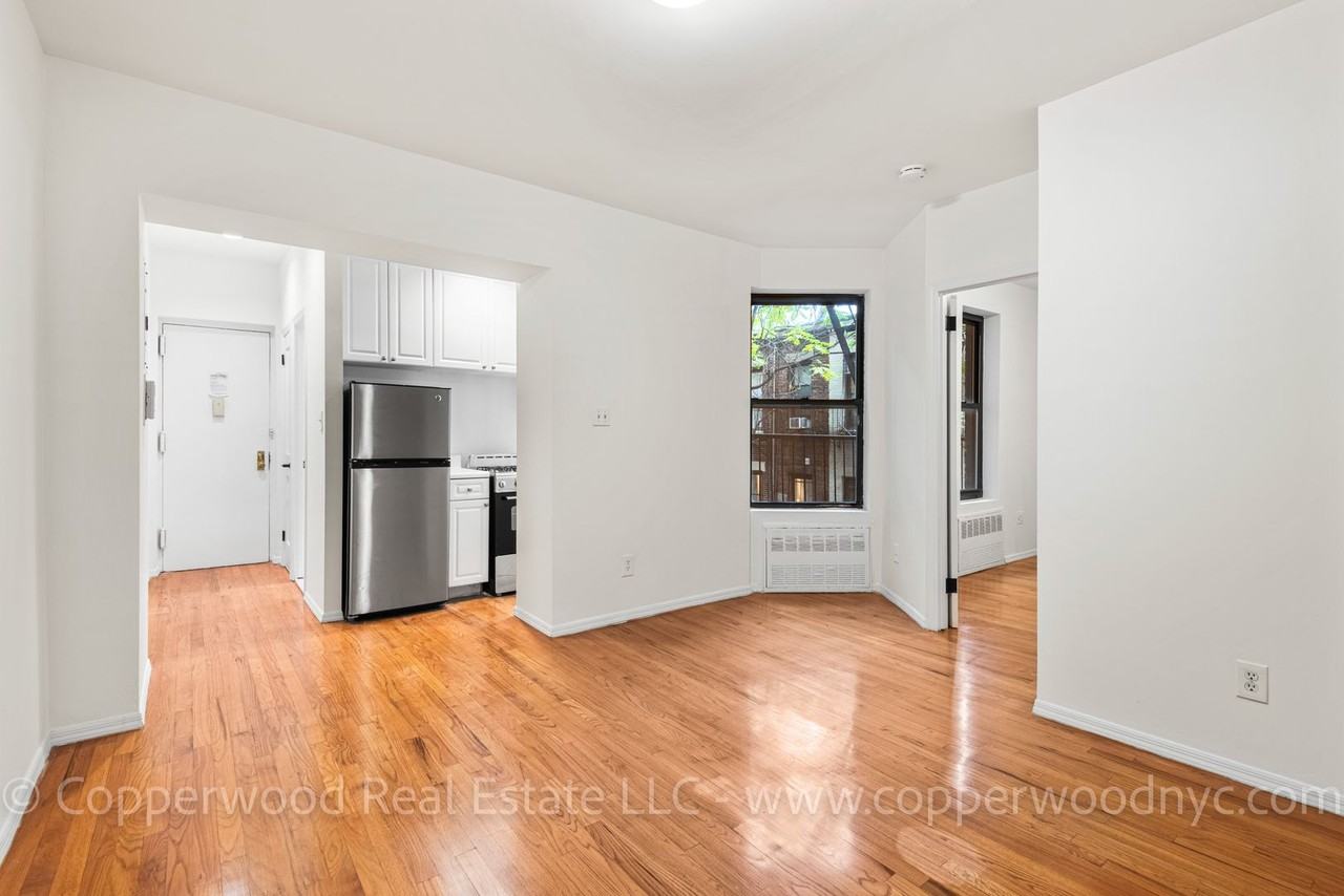 Listing photo 1 of 5