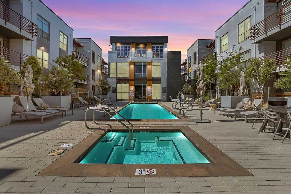 Listing photo 1 of 5