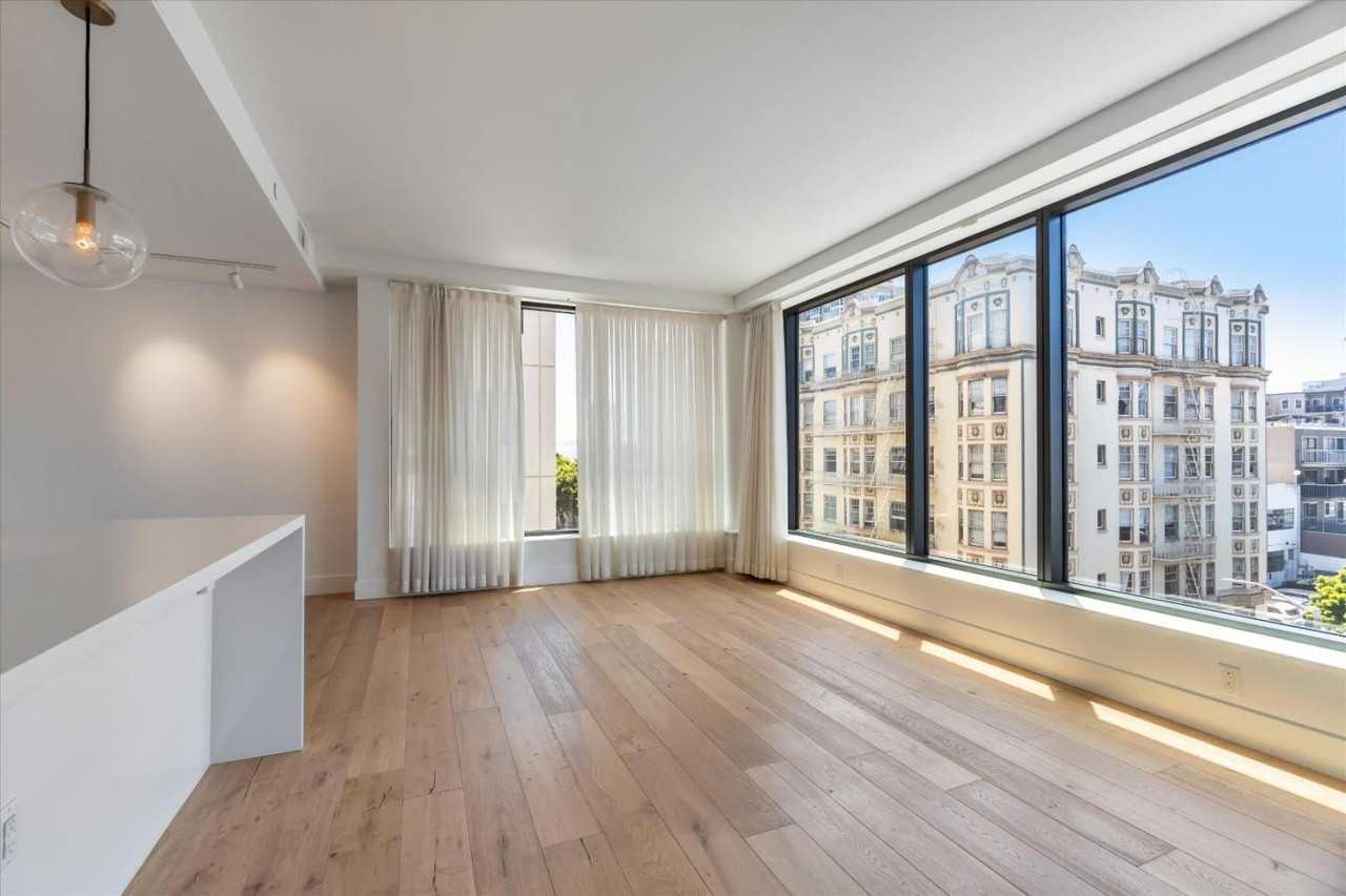 Listing photo 1 of 5