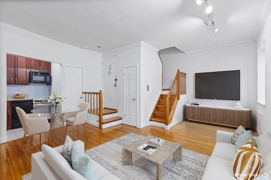 Listing photo 1 of 5