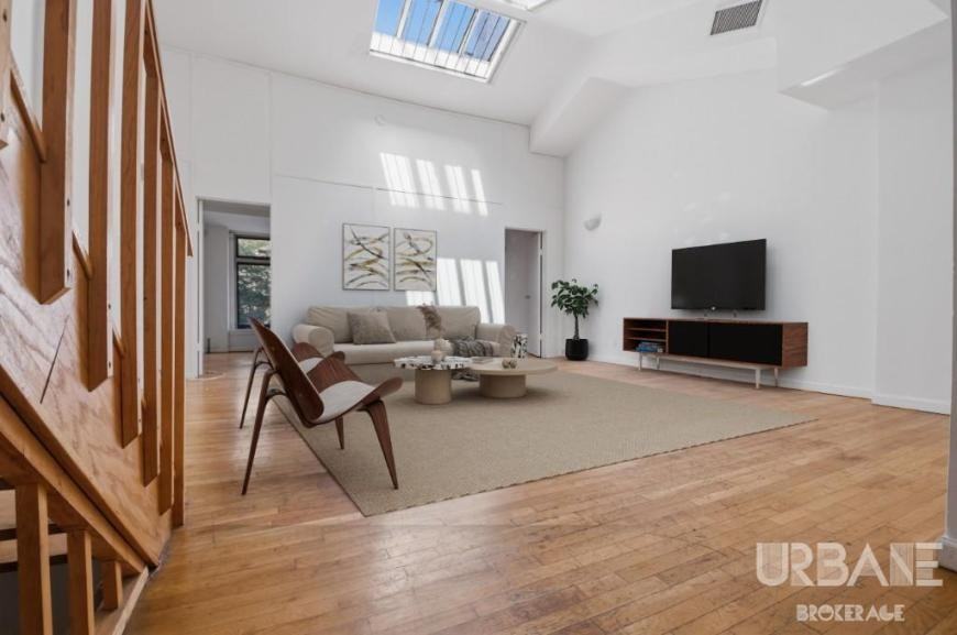 Listing photo 1 of 5