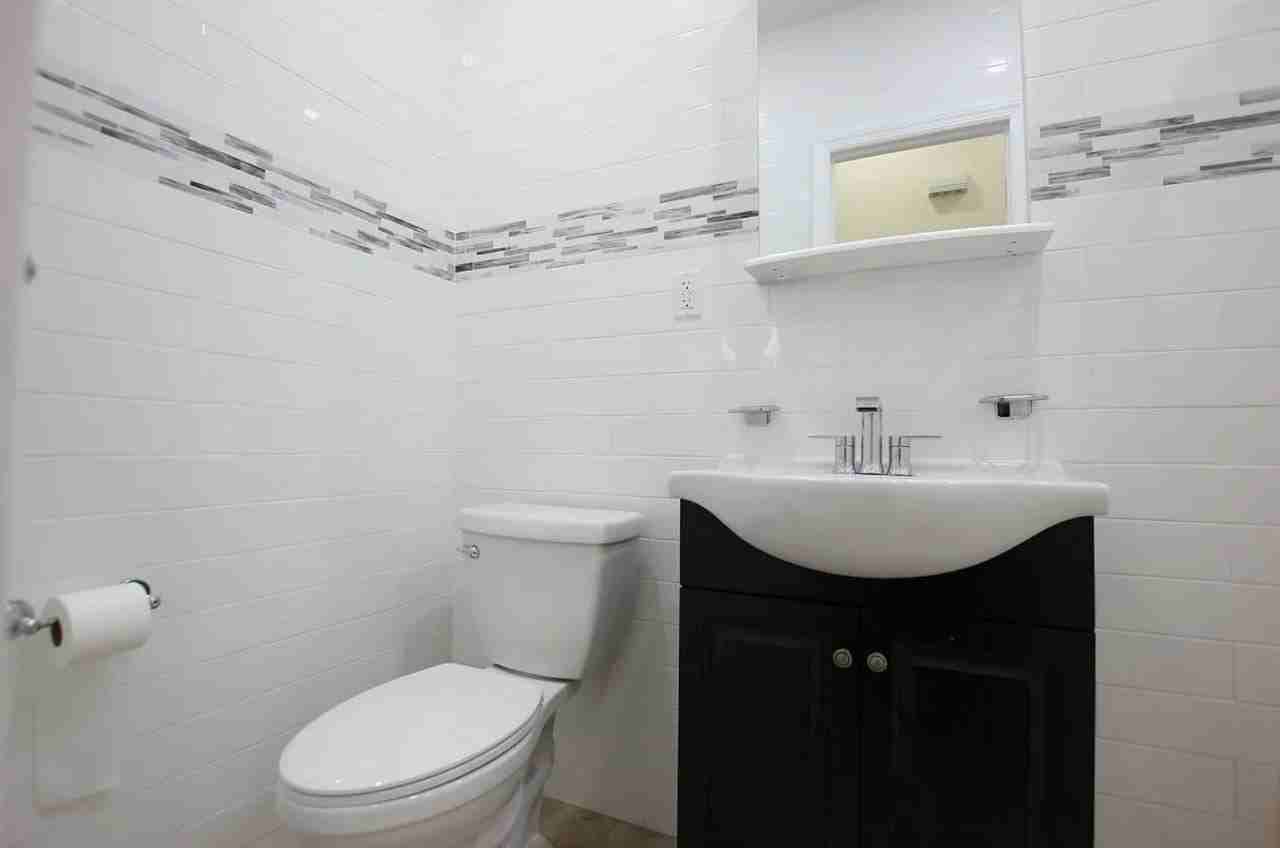 Listing photo 1 of 5