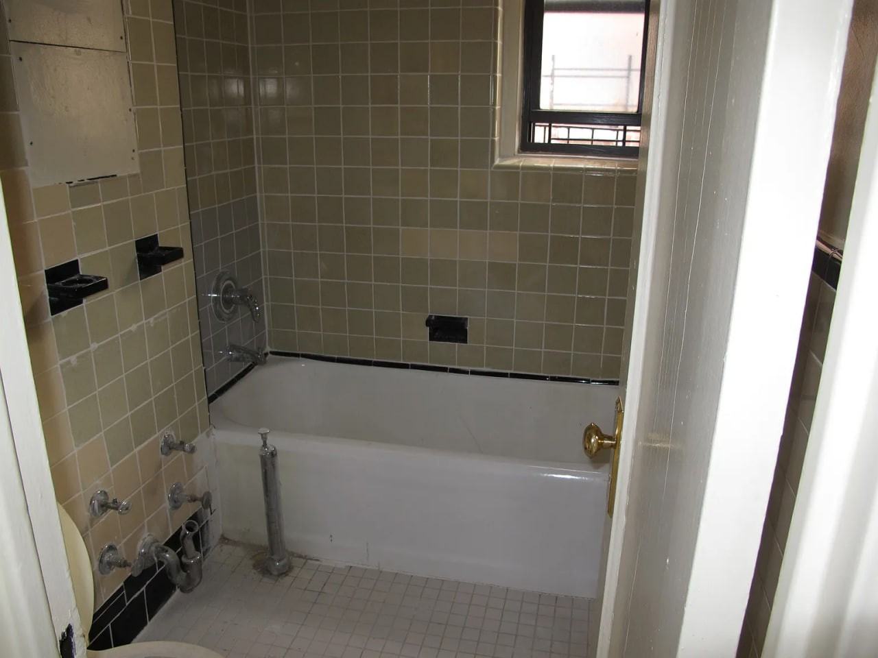 Listing photo 1 of 5