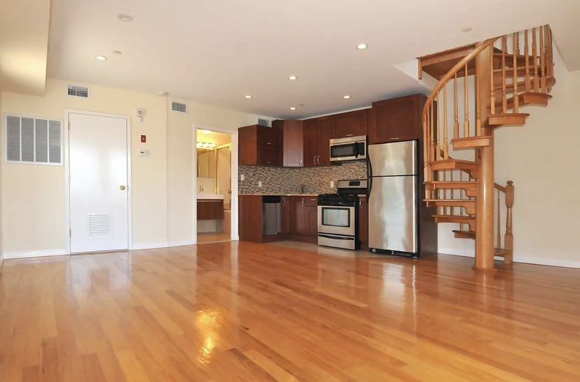 Listing photo 1 of 5