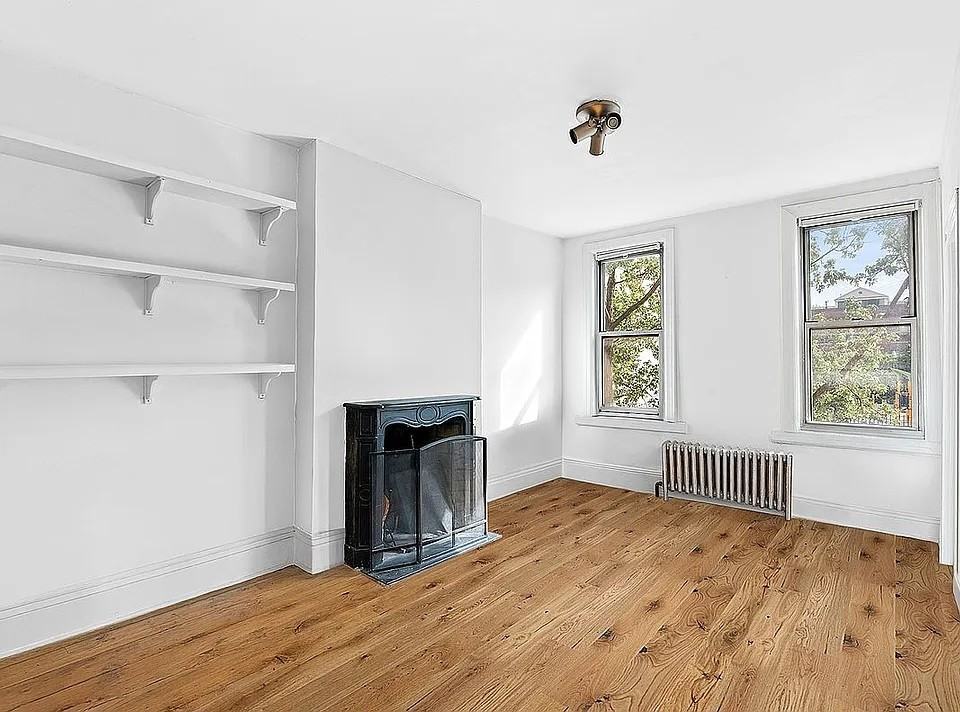 Listing photo 1 of 5