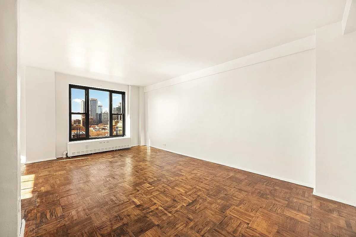 Listing photo 1 of 5