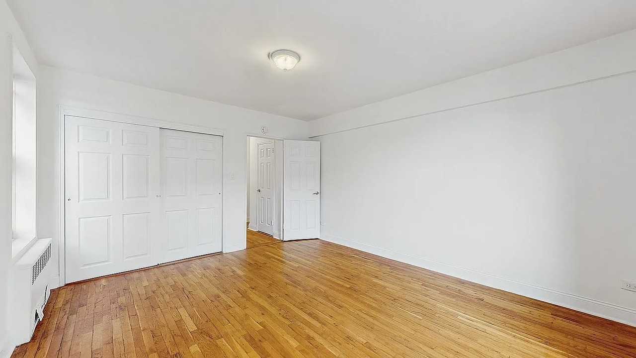 Listing photo 1 of 5