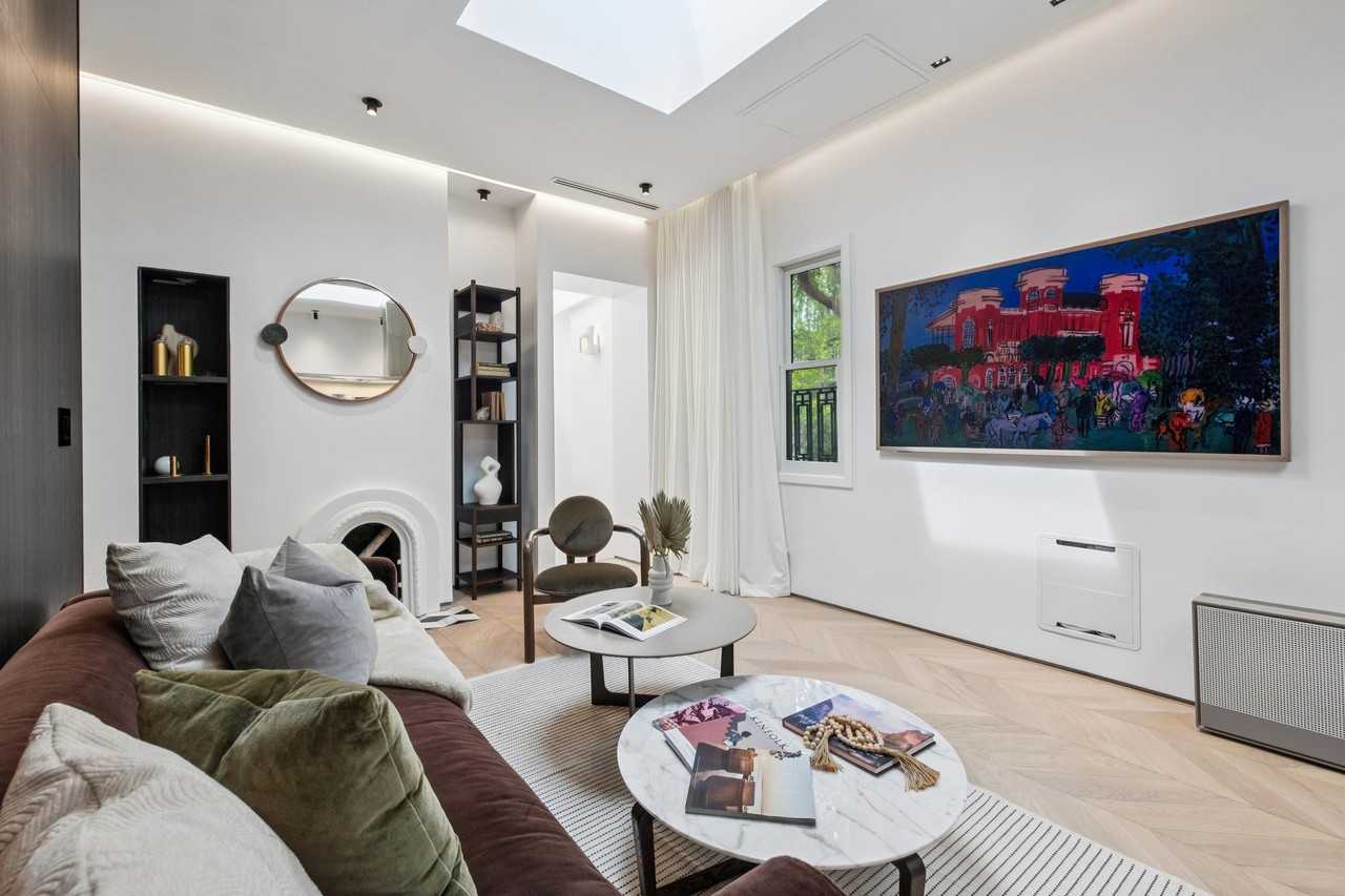 Listing photo 1 of 5