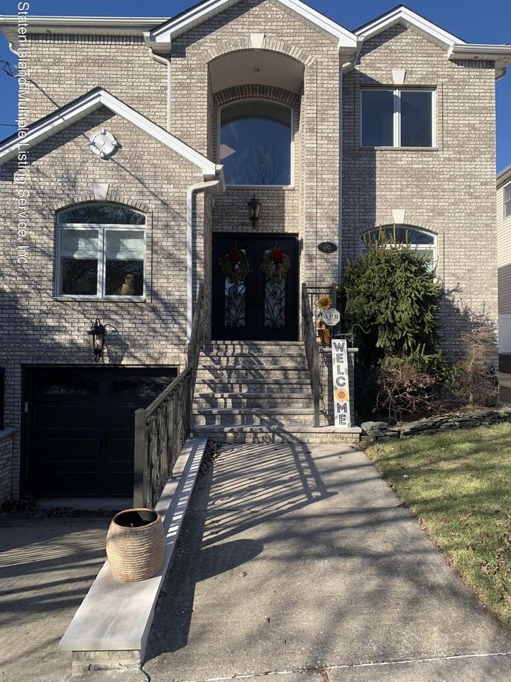 Listing photo 1 of 5