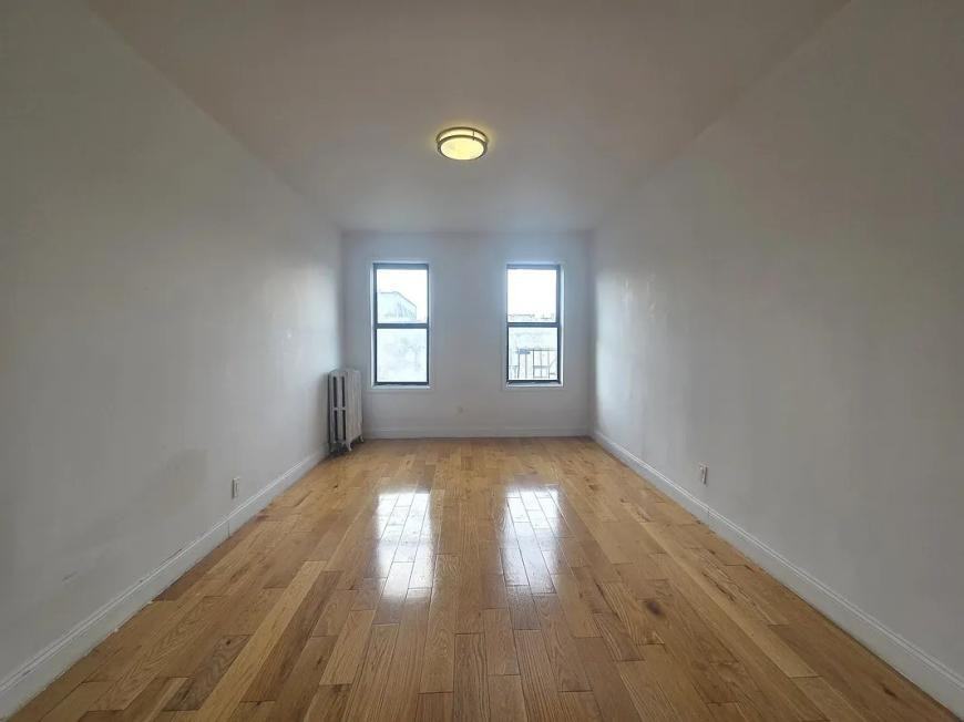 Listing photo 1 of 5