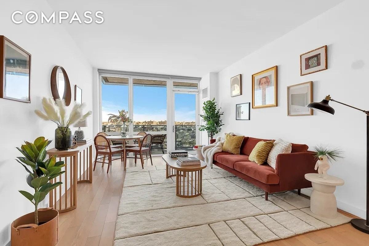 Listing photo 1 of 5