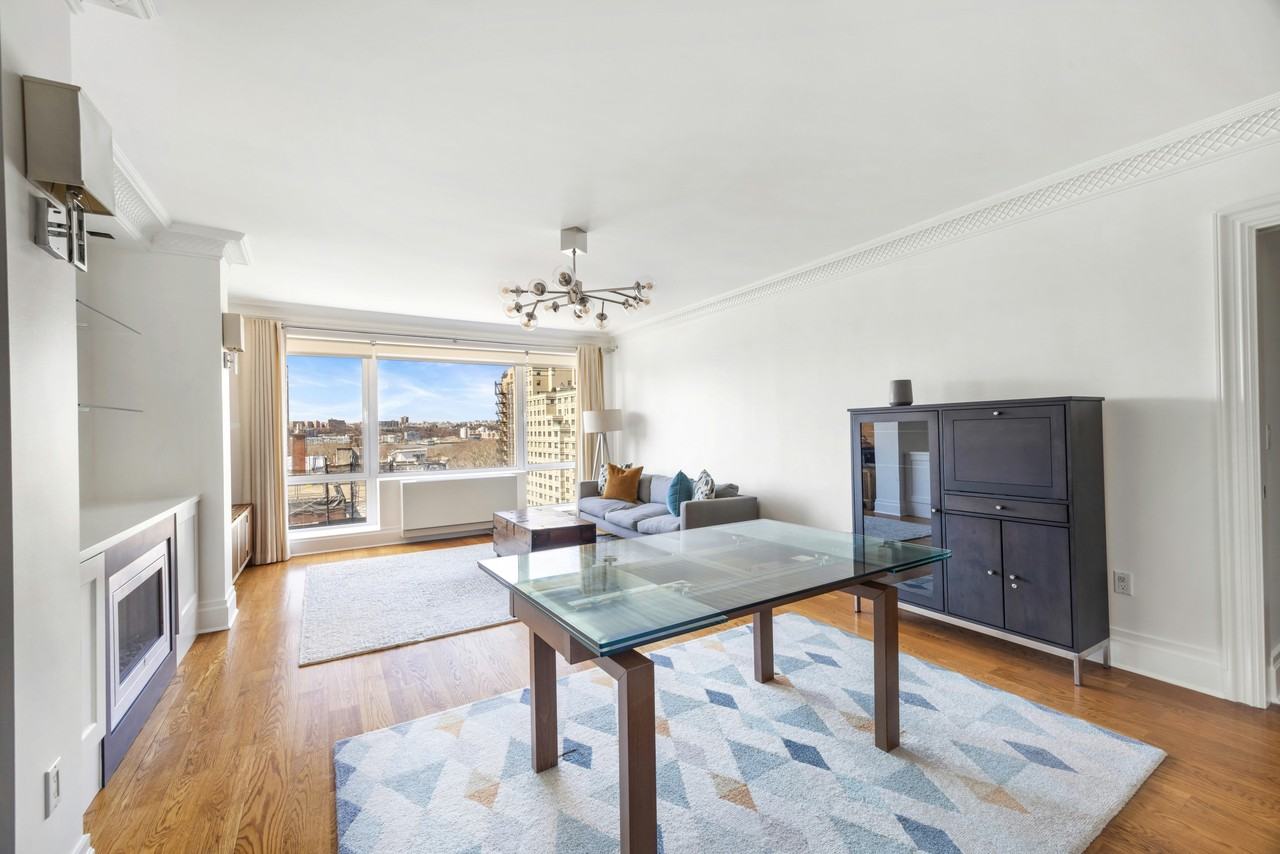 Listing photo 1 of 5