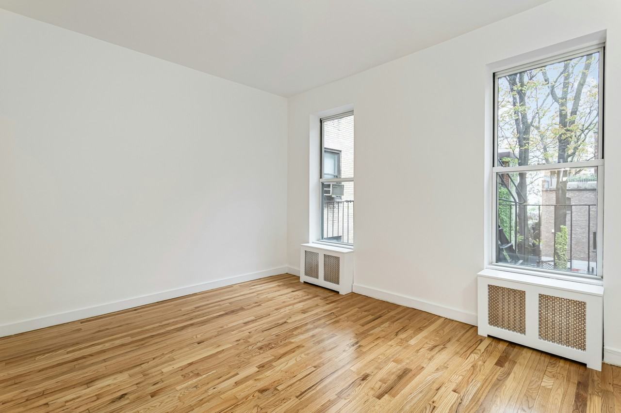 Listing photo 1 of 5