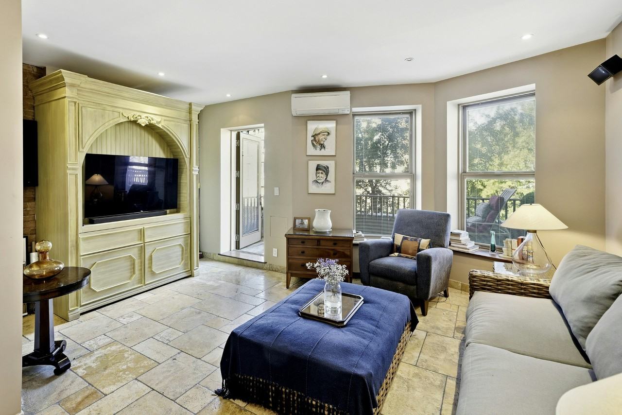 Listing photo 1 of 5