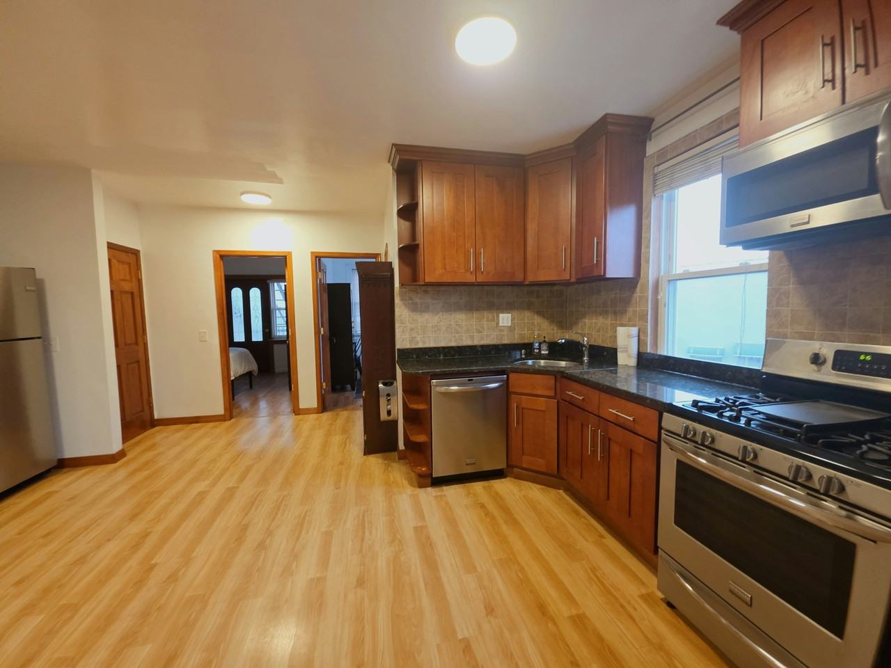 Listing photo 1 of 5