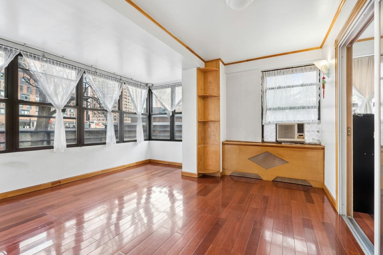 Listing photo 1 of 5