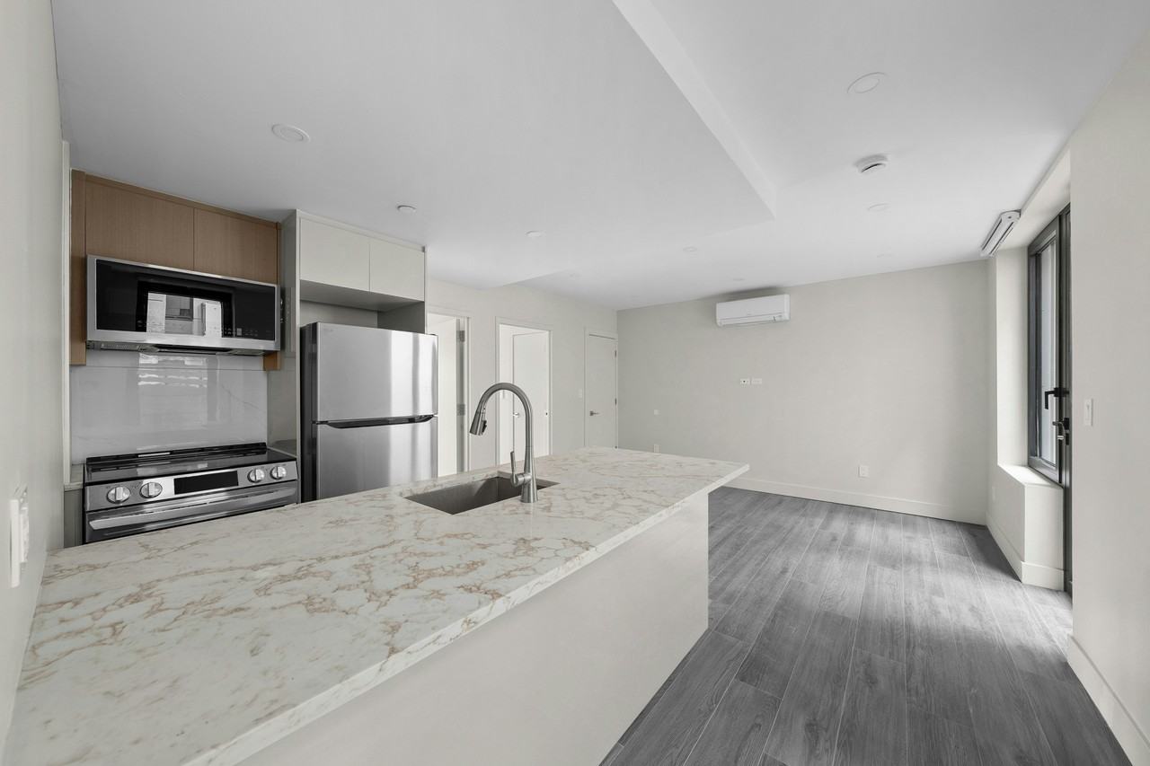 Listing photo 1 of 5