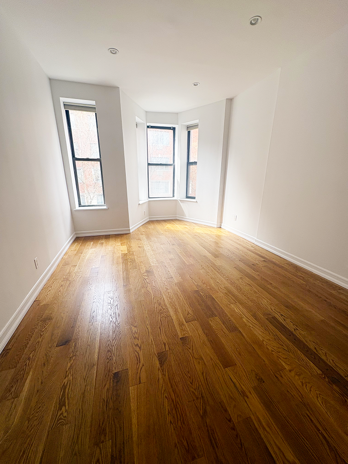 Listing photo 1 of 5