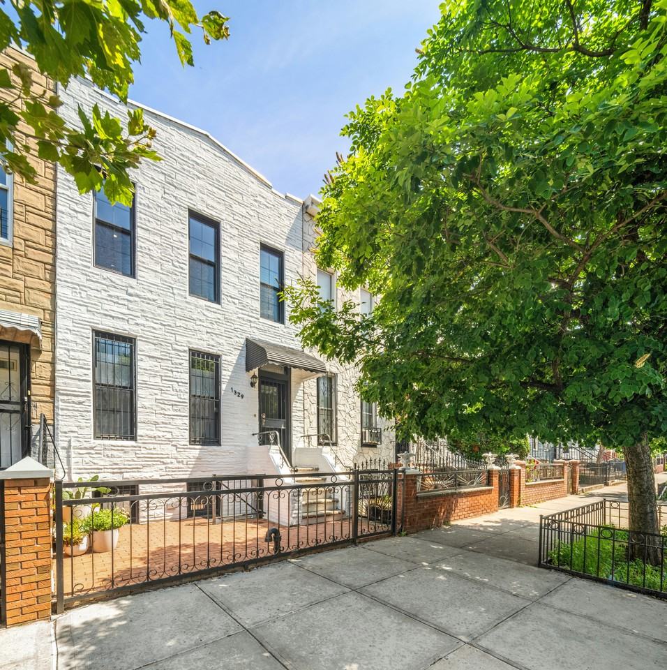 Listing photo 1 of 5