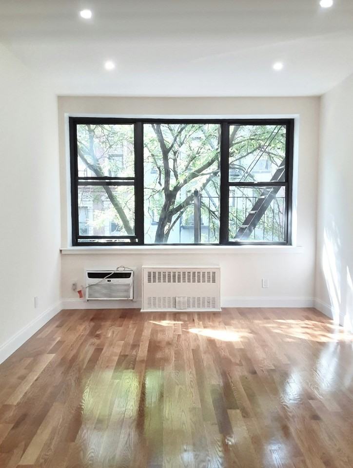 Listing photo 1 of 3