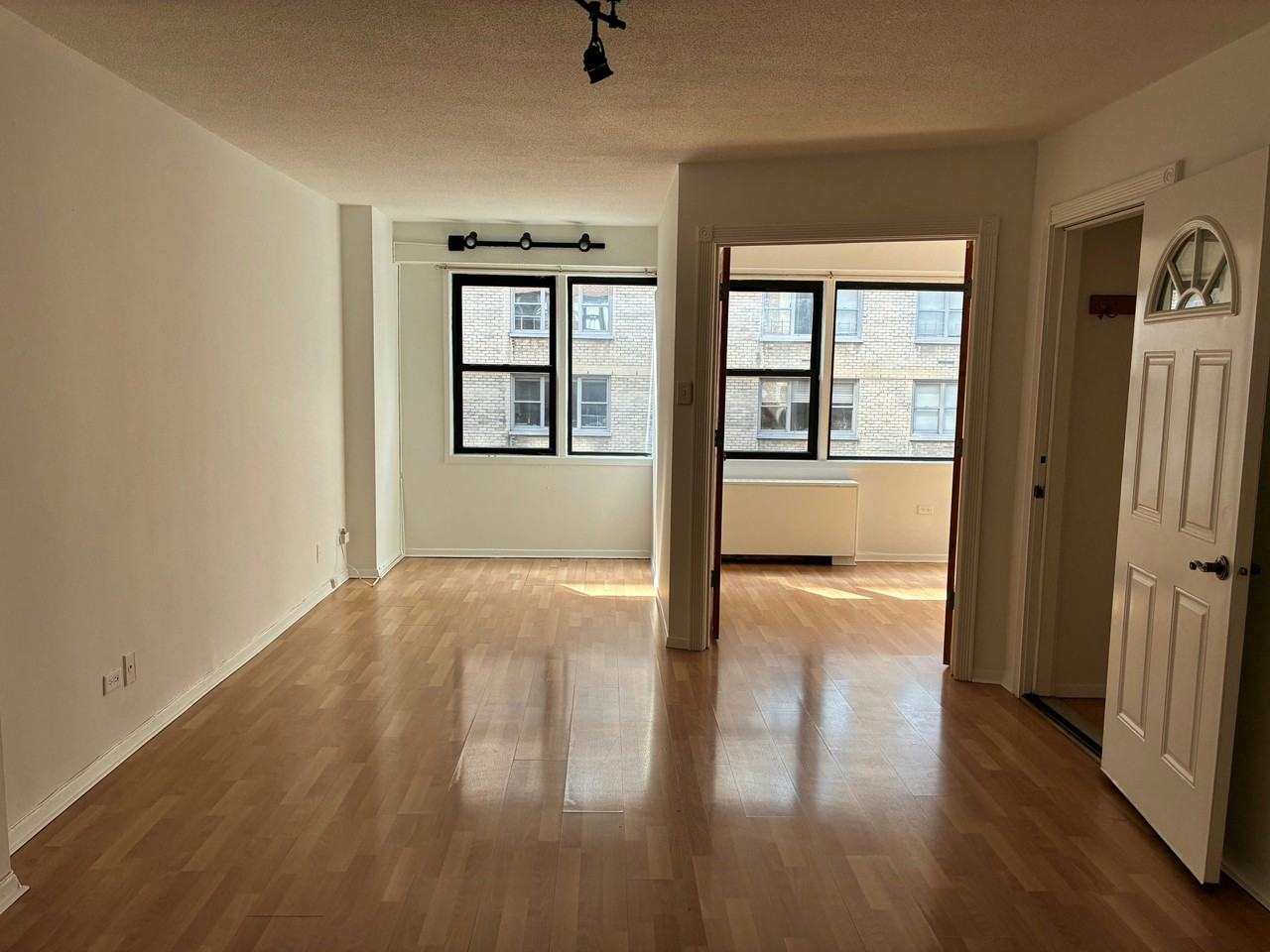 Listing photo 1 of 5