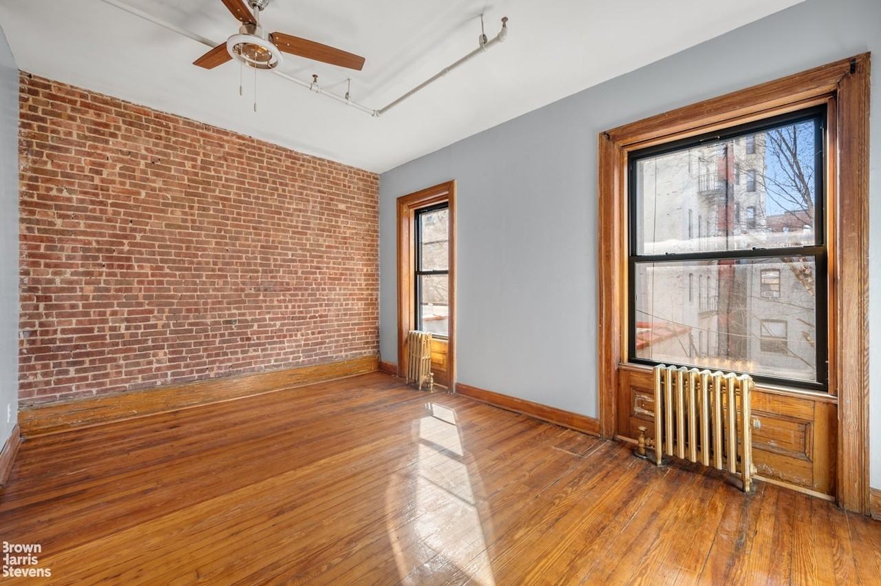 Listing photo 1 of 5