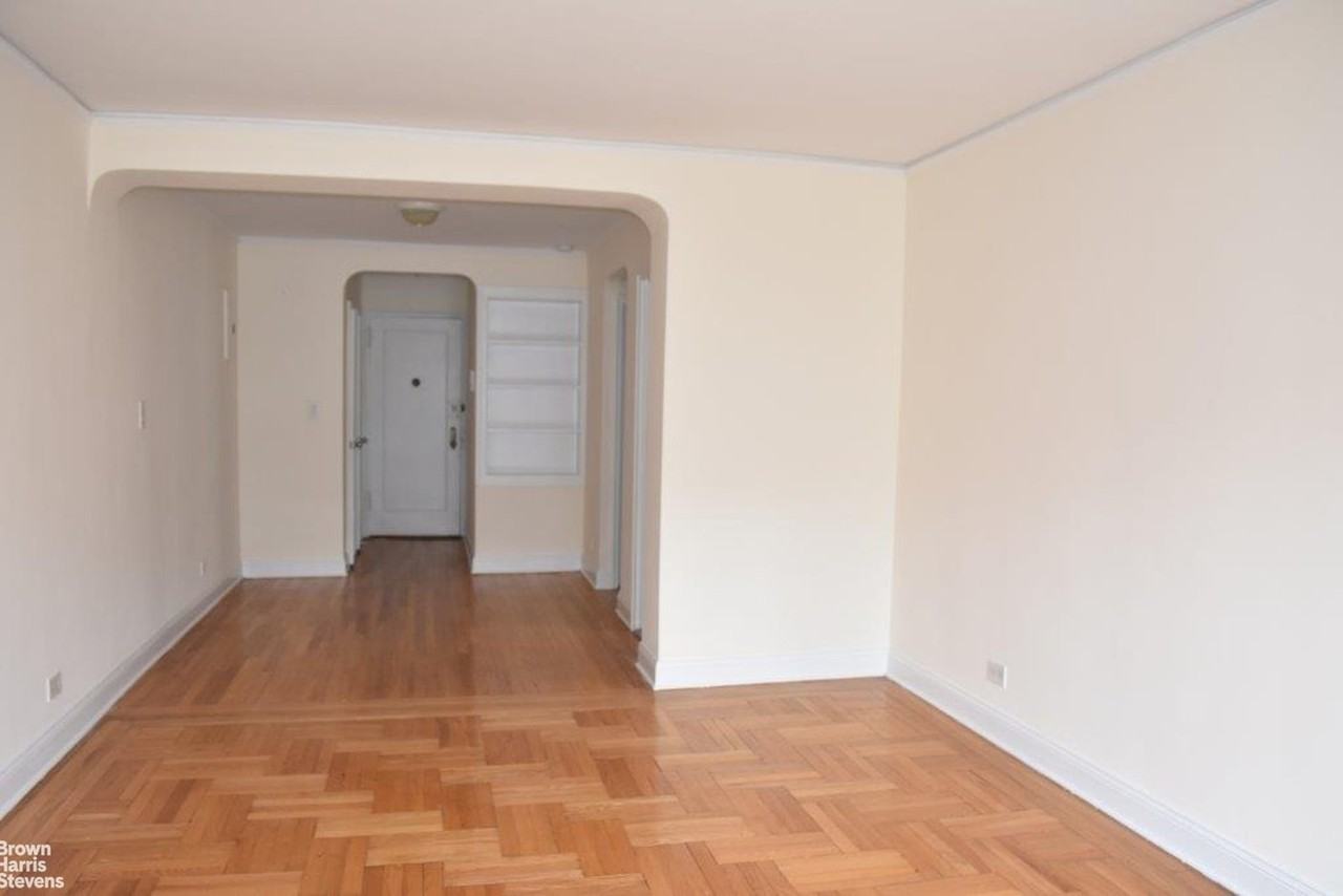 Listing photo 1 of 5