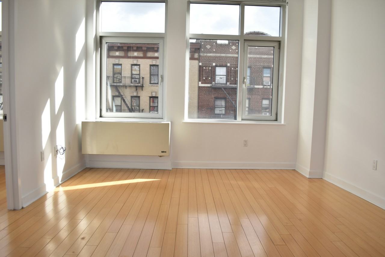 Listing photo 1 of 5