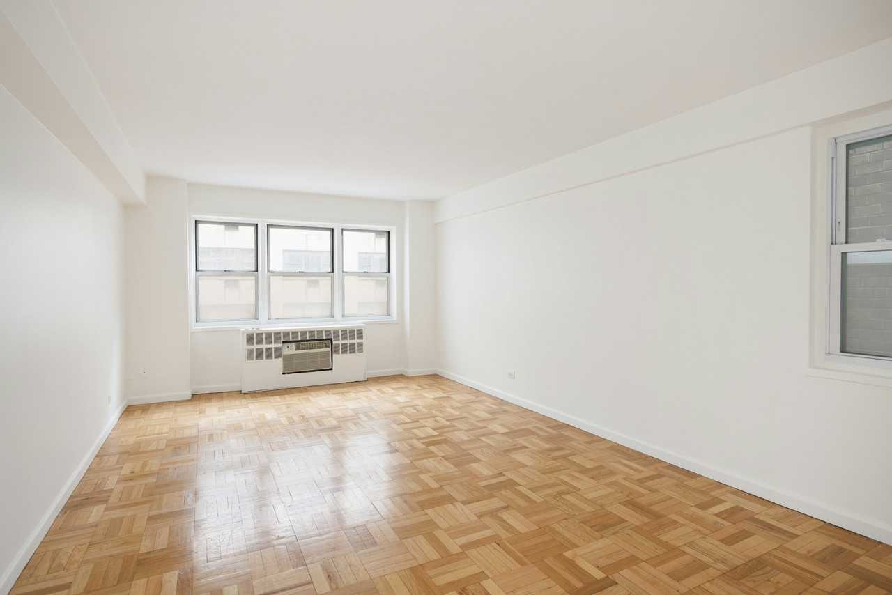 Listing photo 1 of 4