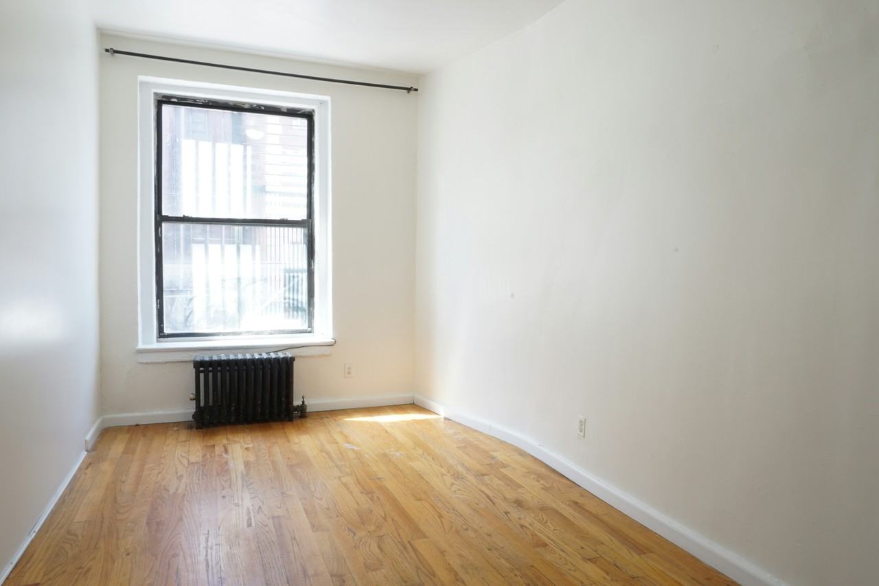 Listing photo 1 of 5