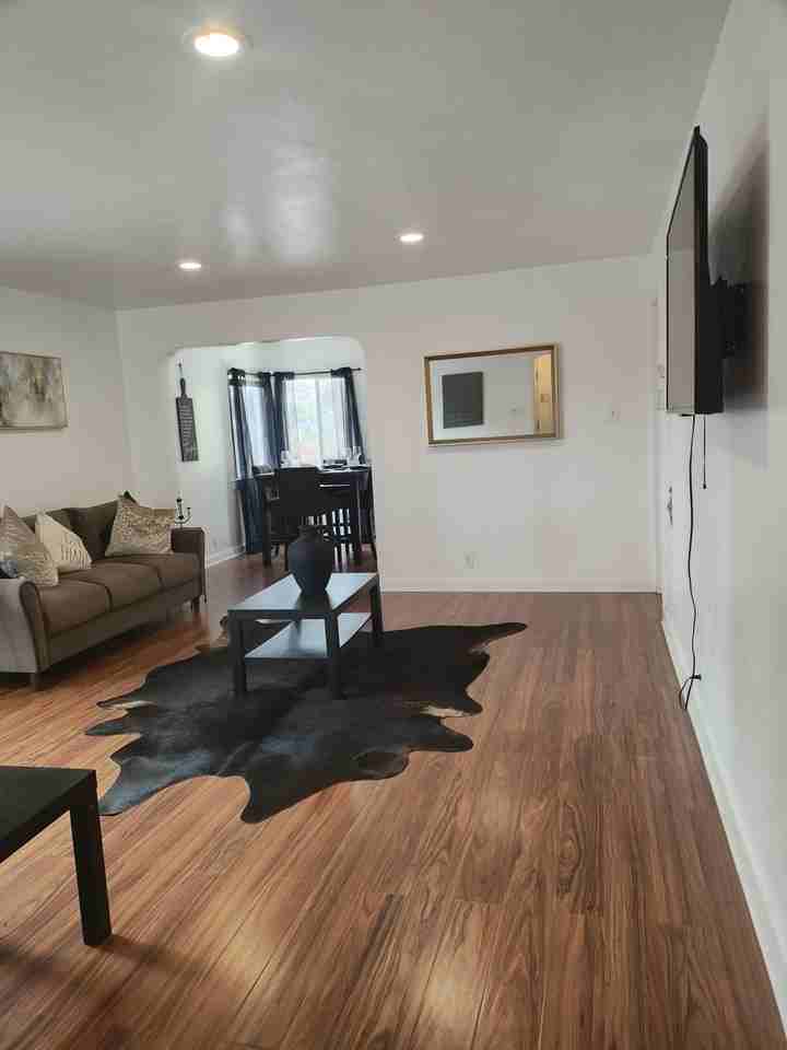 Listing photo 1 of 5