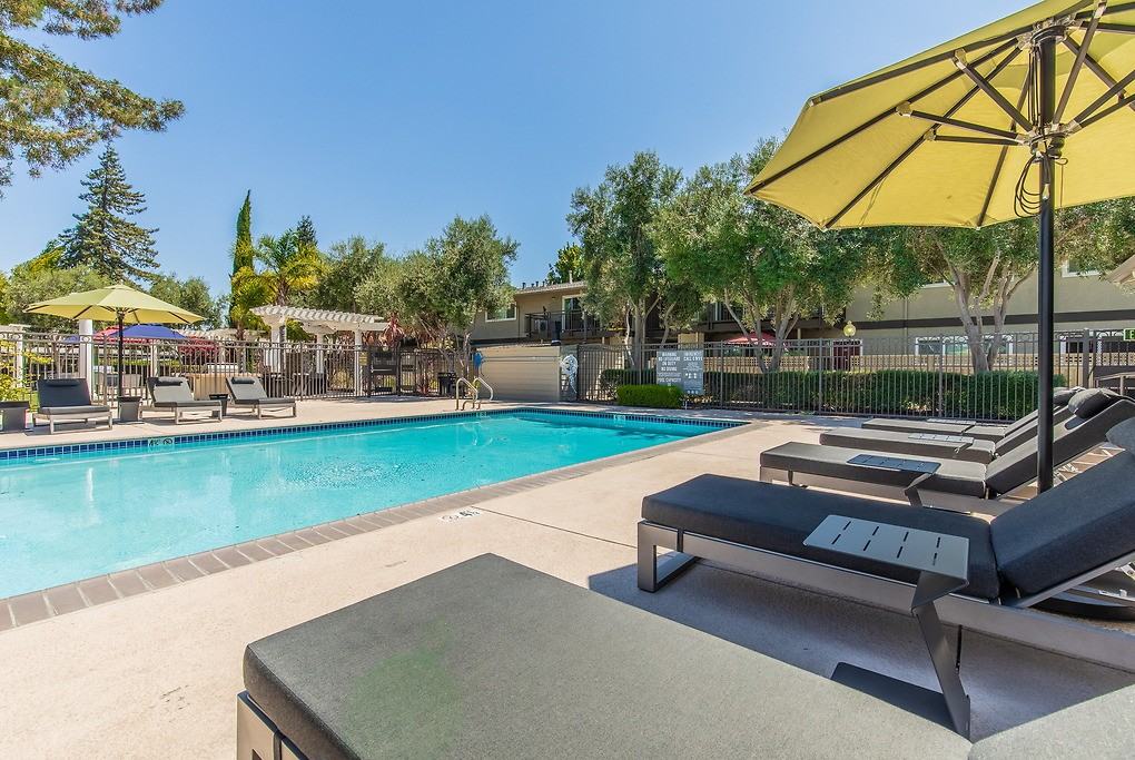 Listing photo 1 of 5