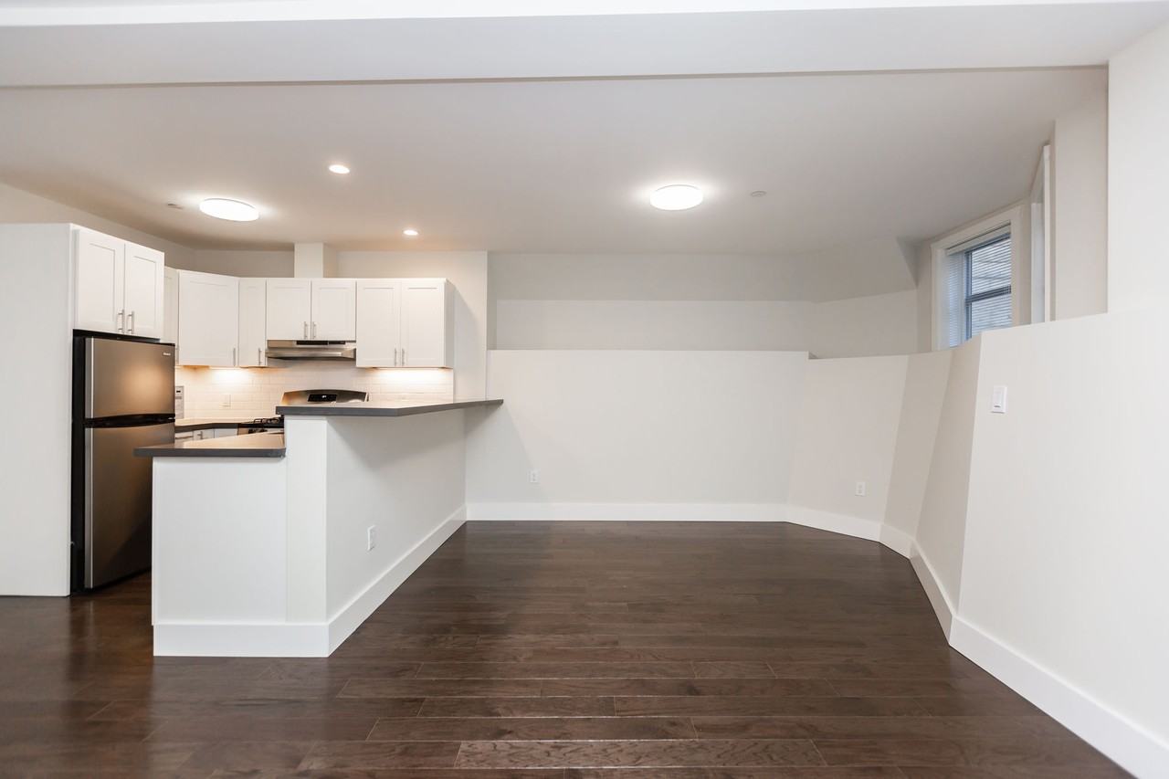 Listing photo 1 of 5