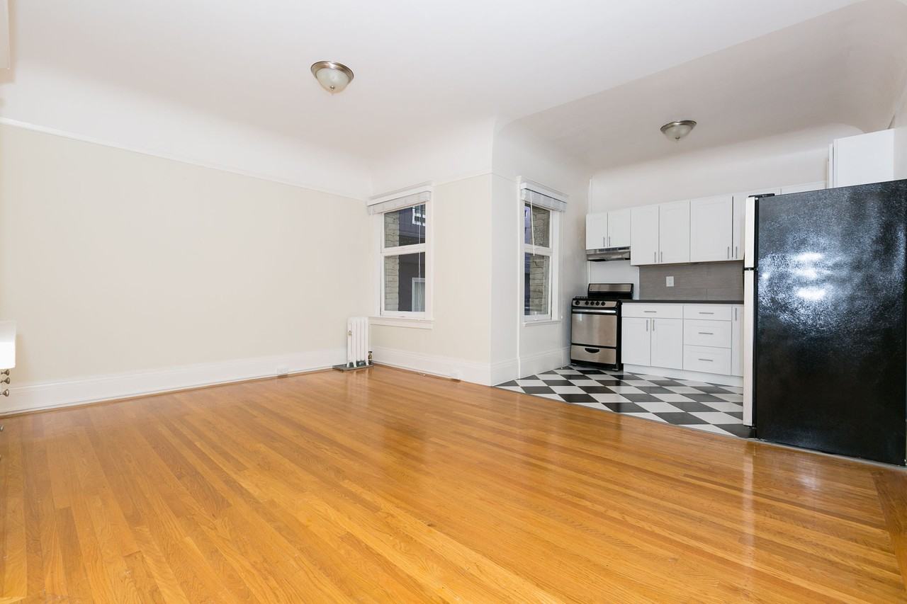 Listing photo 1 of 5