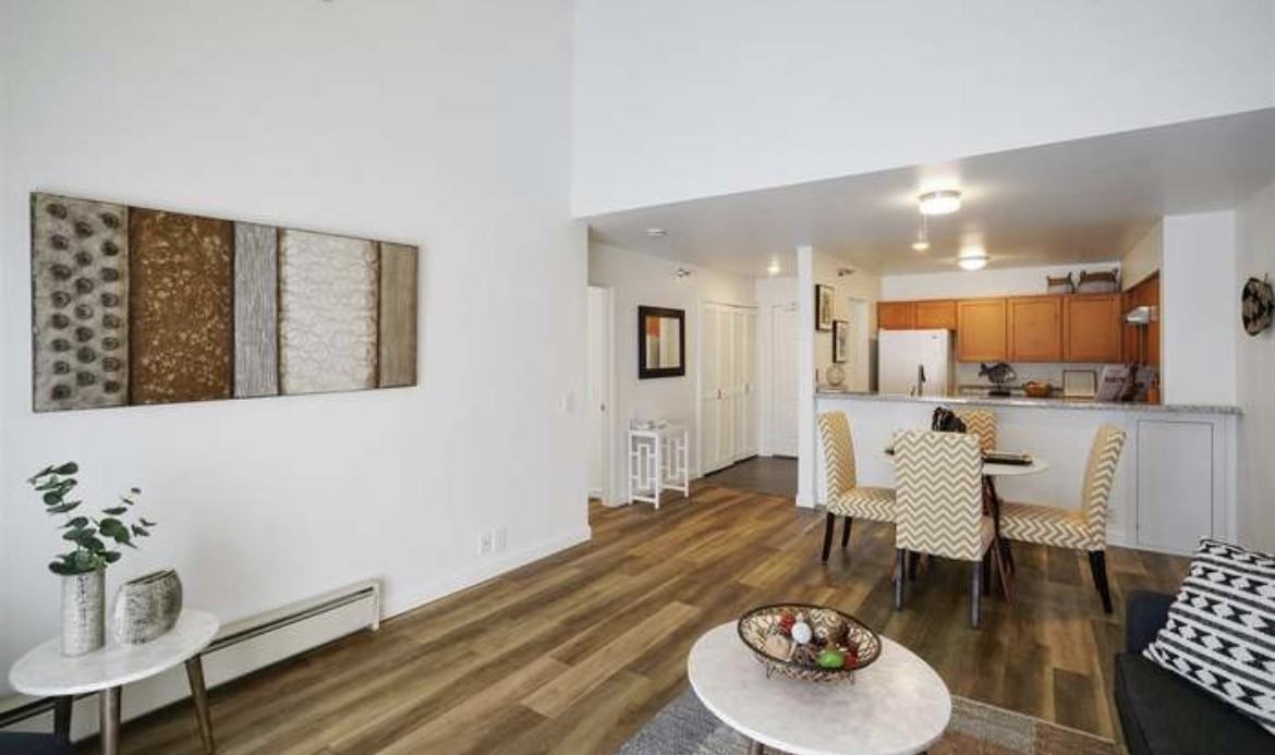 Listing photo 1 of 5