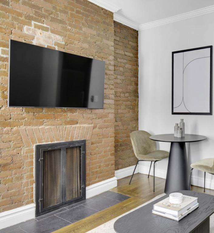 Listing photo 1 of 5