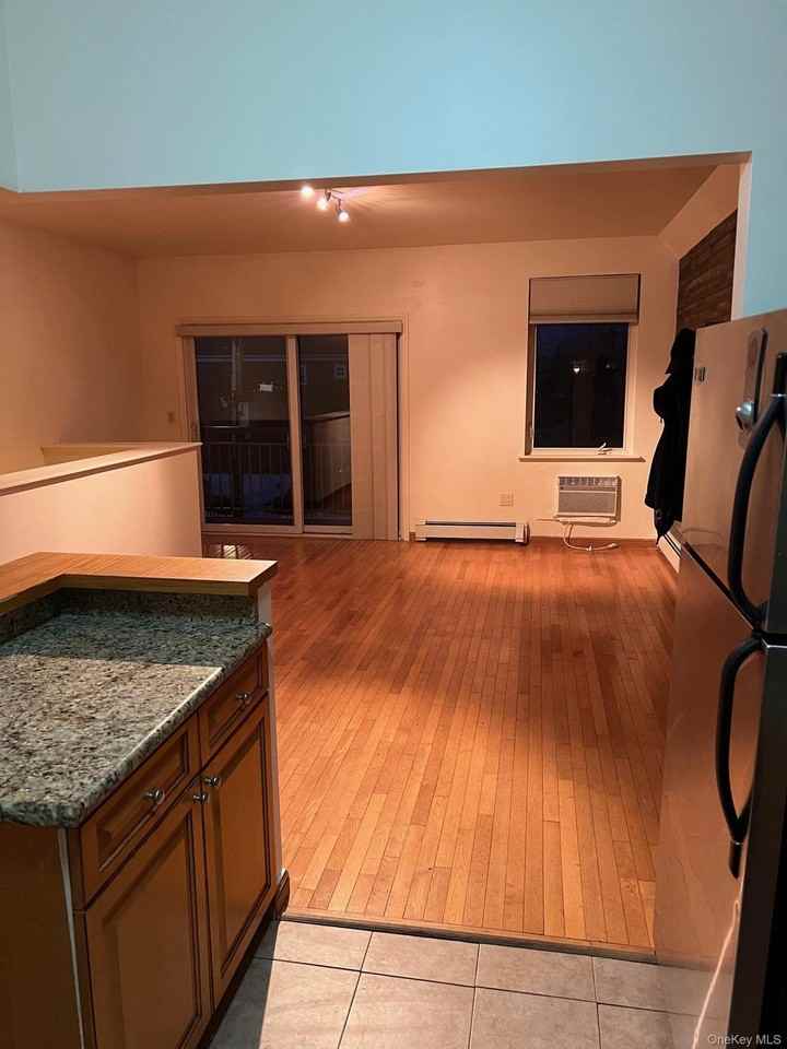 Listing photo 1 of 5