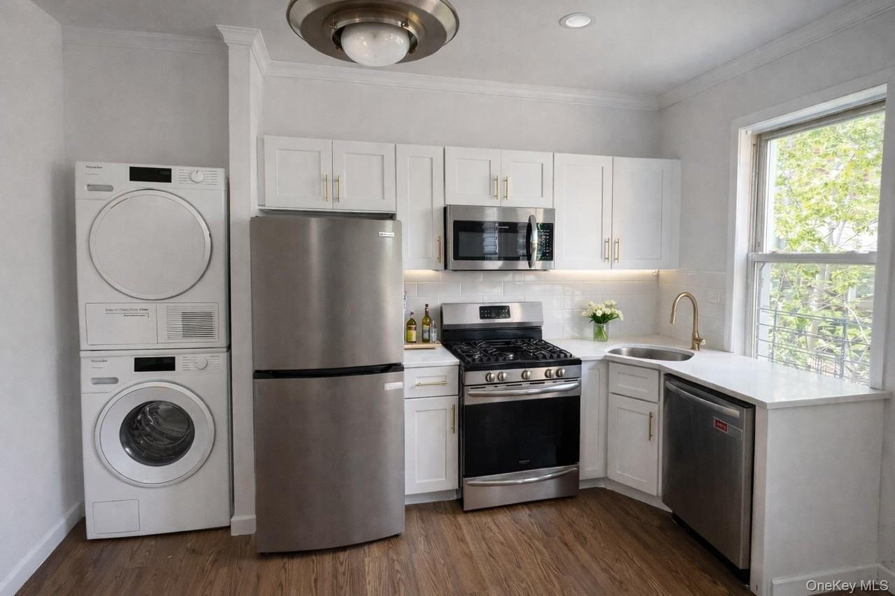 Listing photo 1 of 5