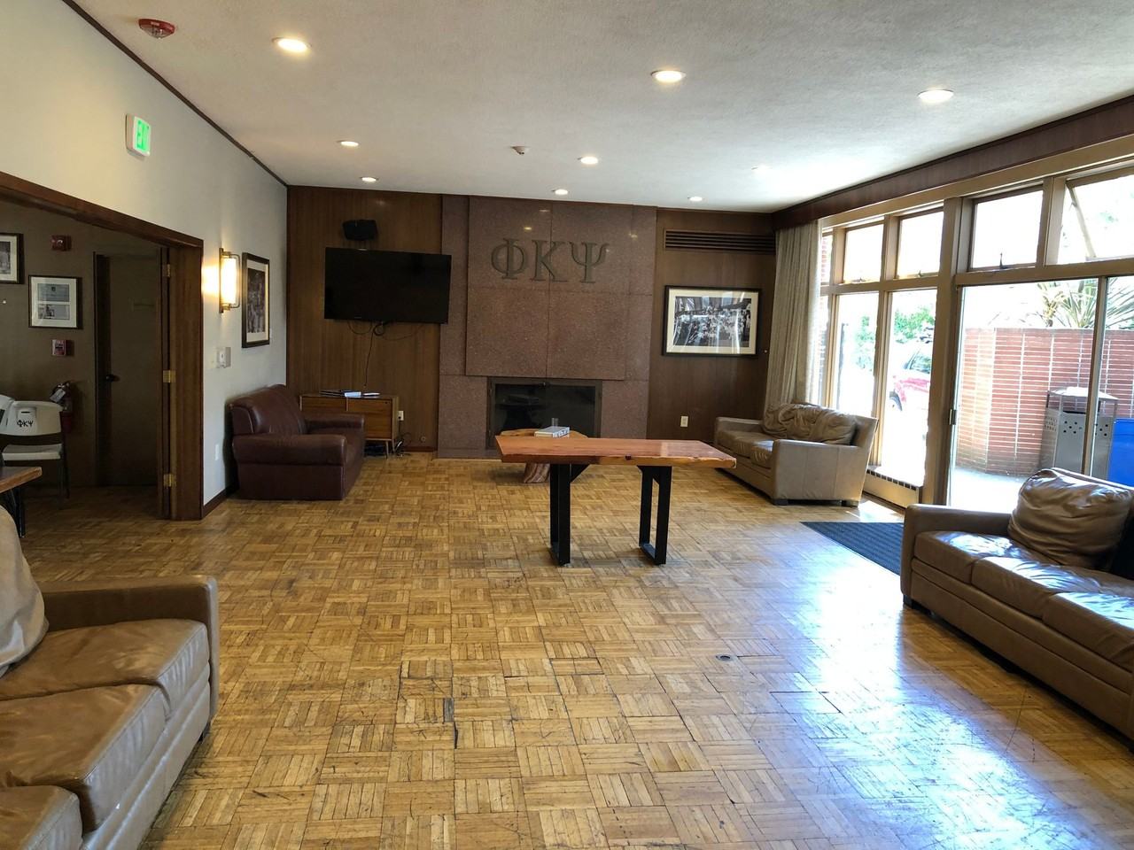 Listing photo 1 of 4