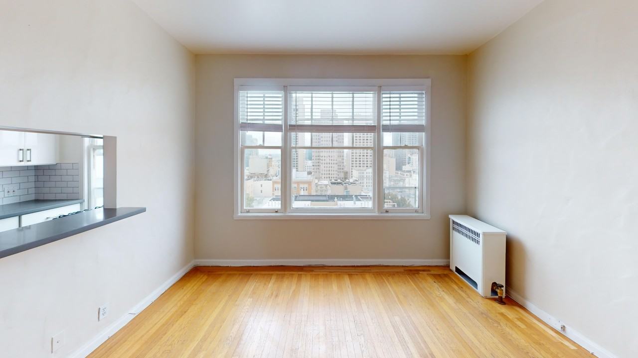 Listing photo 1 of 5