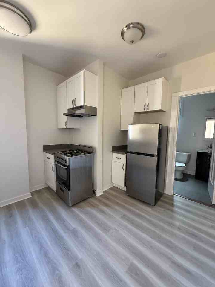 Listing photo 1 of 5