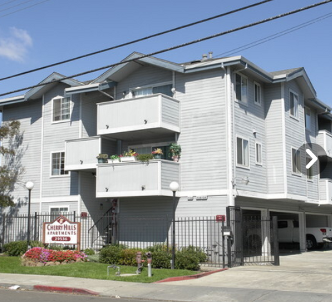 Listing photo 1 of 5