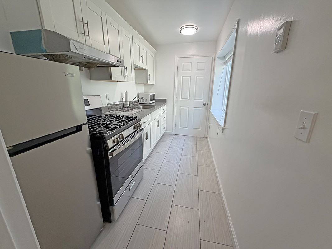 Listing photo 1 of 5