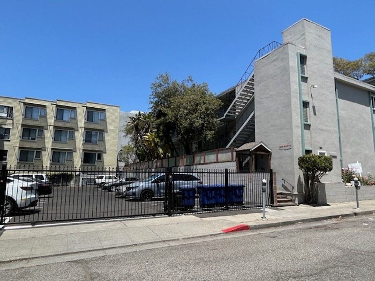 Listing photo 1 of 5