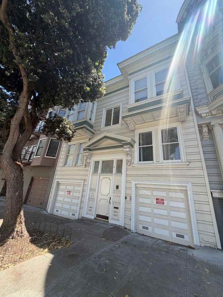Listing photo 1 of 5
