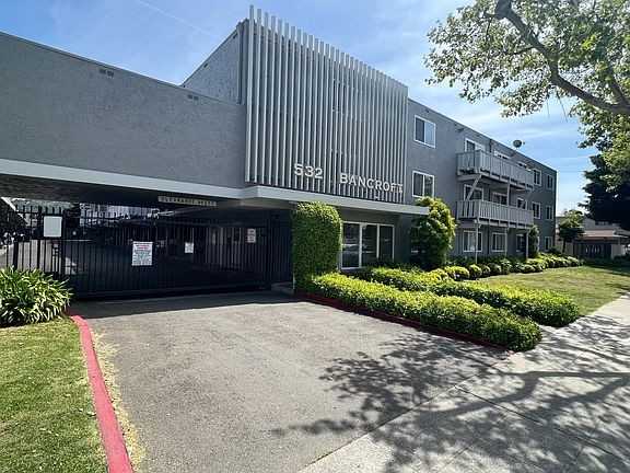 Listing photo 1 of 5