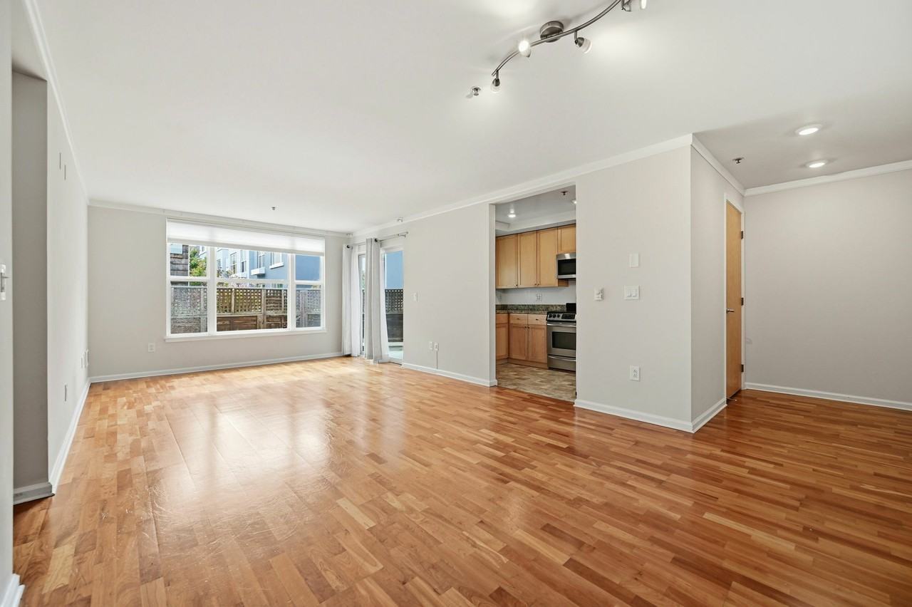 Listing photo 1 of 5