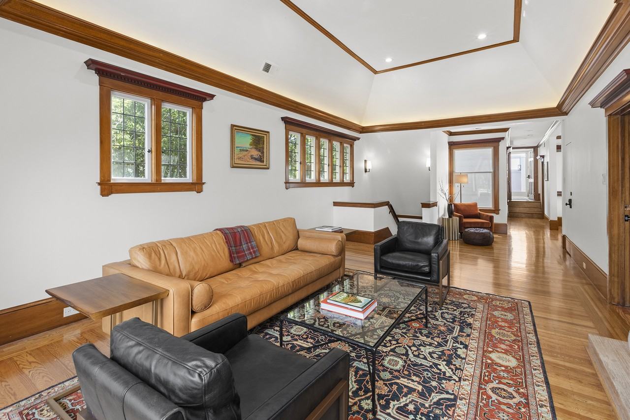 Listing photo 1 of 5