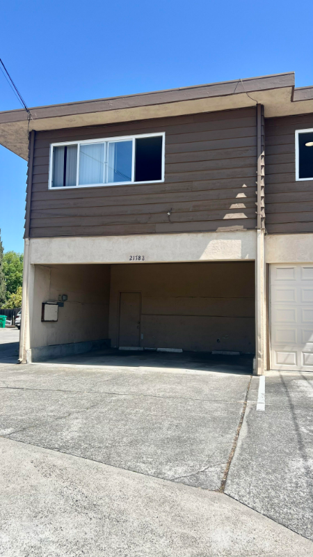Listing photo 1 of 5
