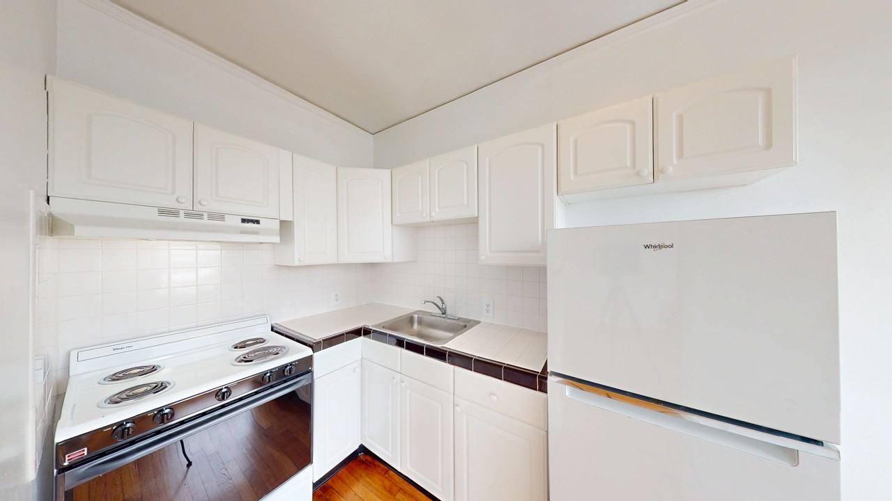 Listing photo 1 of 5